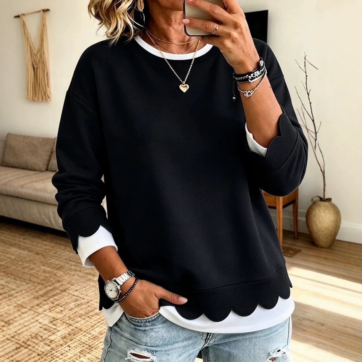 Women's Loose-fit Round-neck Casual Top With Wavy Lace Trim - Image 3